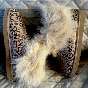 Very G Women’s Bootie’s/Style Name-Frost/Never Been Worn